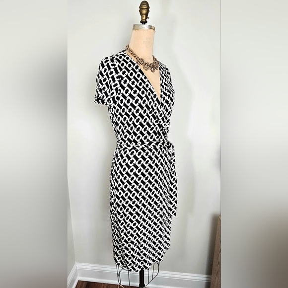 DVF | Vintage Silk Jersey Wrap Dress | Chain Link Print | Size 6 (Fits 4) - Picture 7 of 13